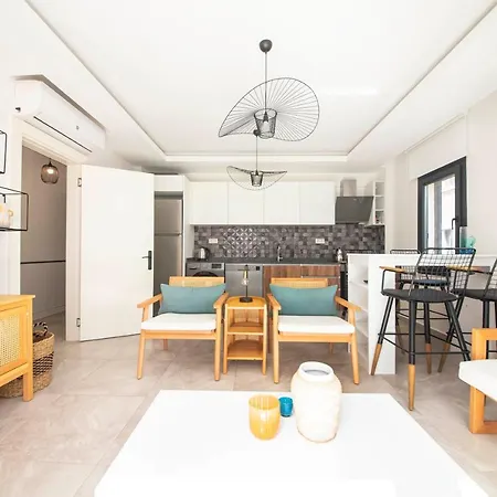 Amazing House With Balcony 1 Min Walking Distance To The Beach In Bodrum 度假居