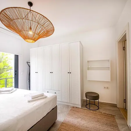 Amazing House With Balcony 1 Min Walking Distance To The Beach In Bodrum *